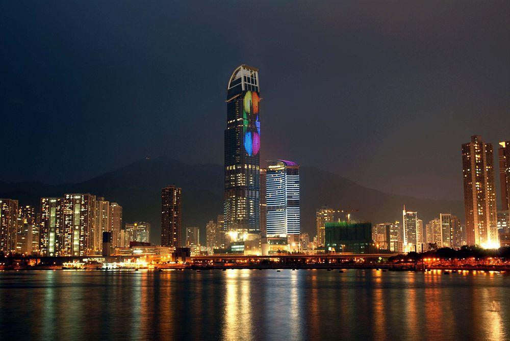 הונג קונג Nina Hotel Tsuen Wan West מראה חיצוני תמונה View of the International Finance Centre at night