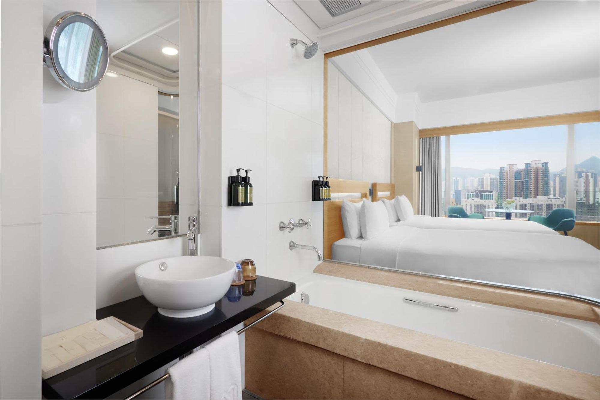 הונג קונג Nina Hotel Tsuen Wan West מראה חיצוני תמונה Deluxe Room with Harbour View