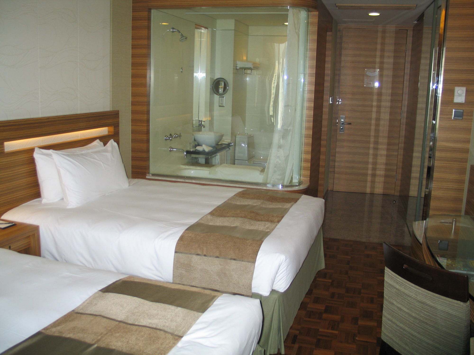 הונג קונג Nina Hotel Tsuen Wan West מראה חיצוני תמונה A room on the Queen Mary 2