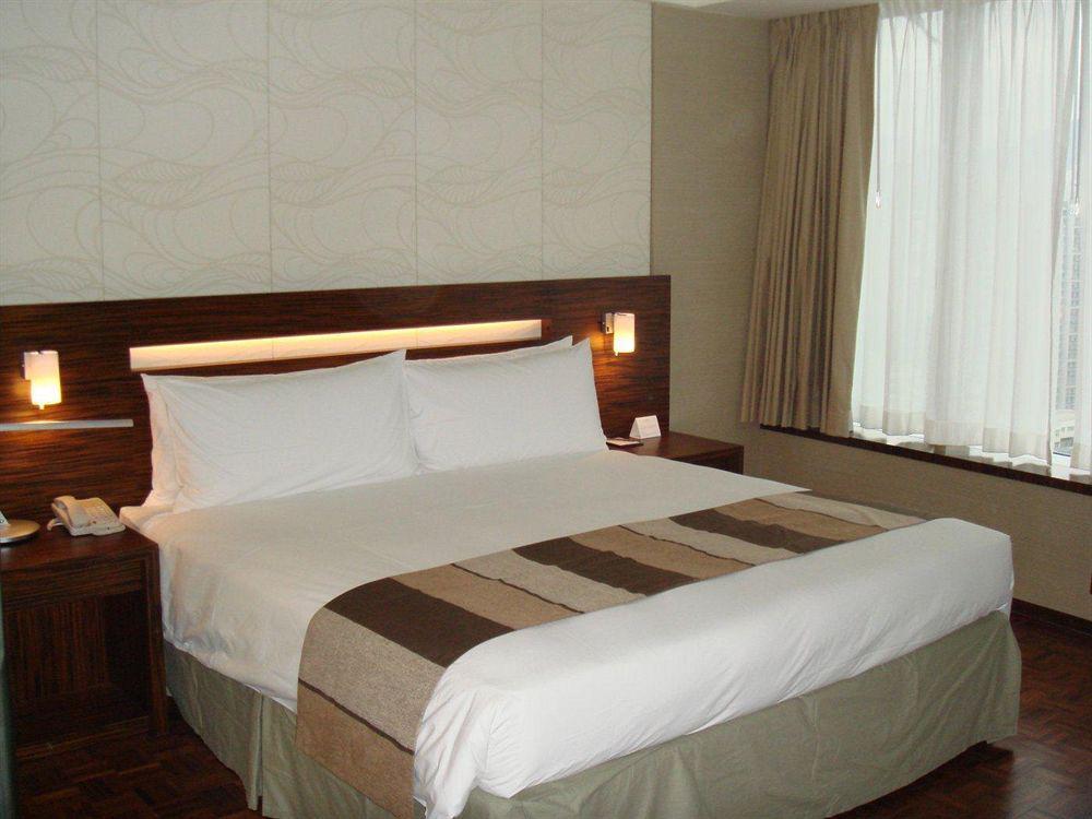 הונג קונג Nina Hotel Tsuen Wan West מראה חיצוני תמונה A bed